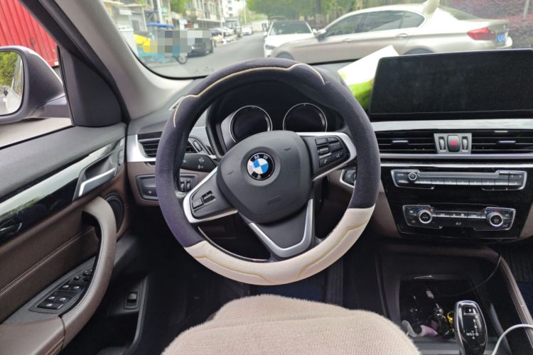 Used BMW X1 2020 sDrive25Li Leading Model Steering Wheel