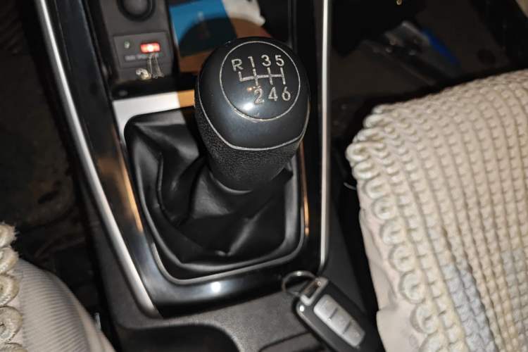 Used Hyundai Elantra (5th Generation / Langdong) 2012 1.6L Manual Leading Model Gear Lever
