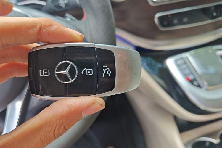 Used Mercedes-Benz V-Class 2022 V 260 Avantgarde Edition
