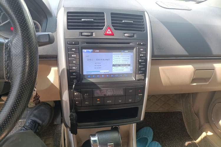 Used BAIC E Series 2013 Sedan 1.5L Automatic Lotte Edition Audio And AC Panel