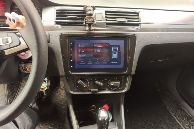 Used Volkswagen Santana 2016 1.6L Automatic Comfort Edition Audio And AC Panel