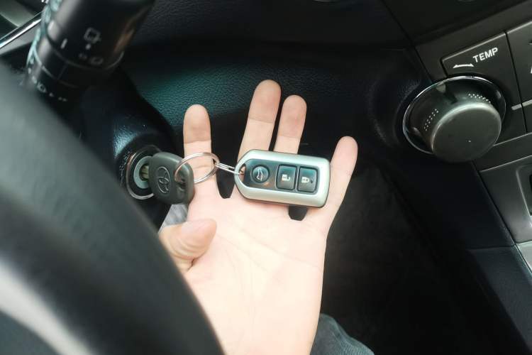 Used Toyota Highlander 2011 2.7L Two-Wheel Drive 7-Seater Luxury Edition
