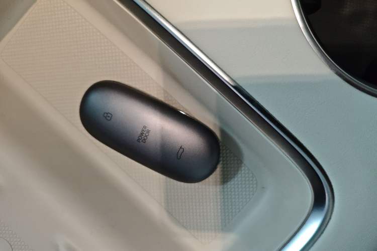 Used Li Auto MEGA 2024 Ultra Model
