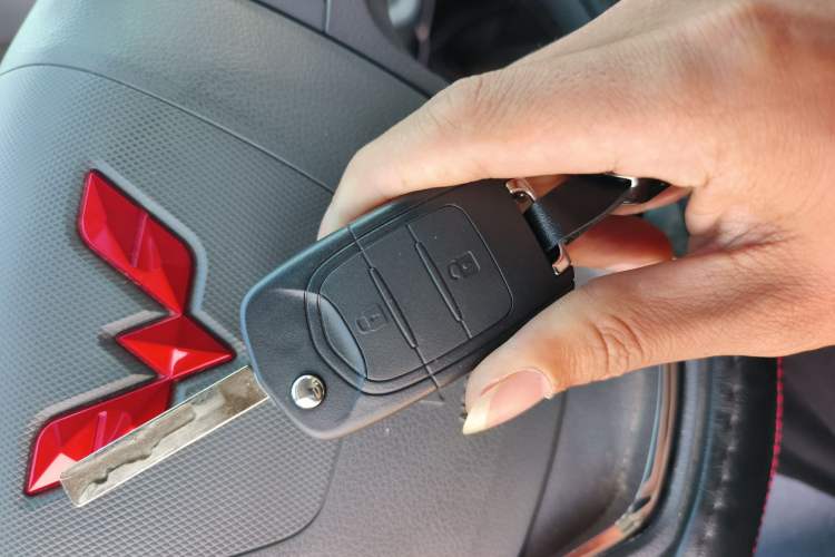 Used Wuling Yangguang 2024 300KM Comfort Version Passenger Van 75kW
