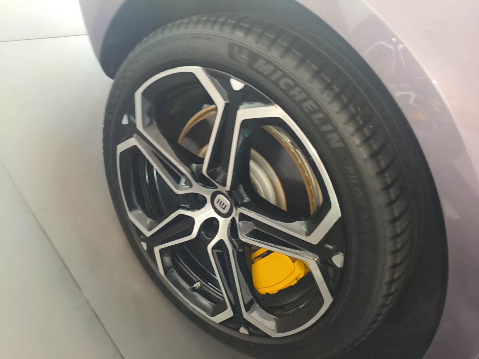 Xiaomi Auto SU7 2024 Rear-Drive Ultra-Long Range Advanced Pro-Level Intelligent Driving Version — снимка 11