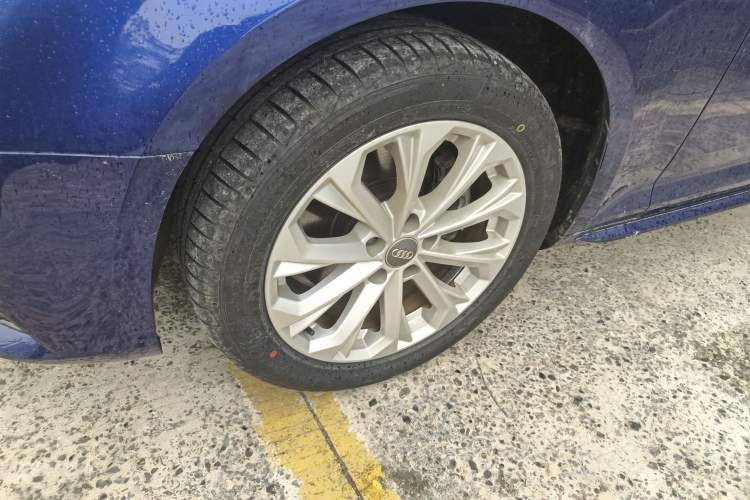 Used Audi A4L 2019 40 TFSI Ambition China VI Left Front Wheel Hub