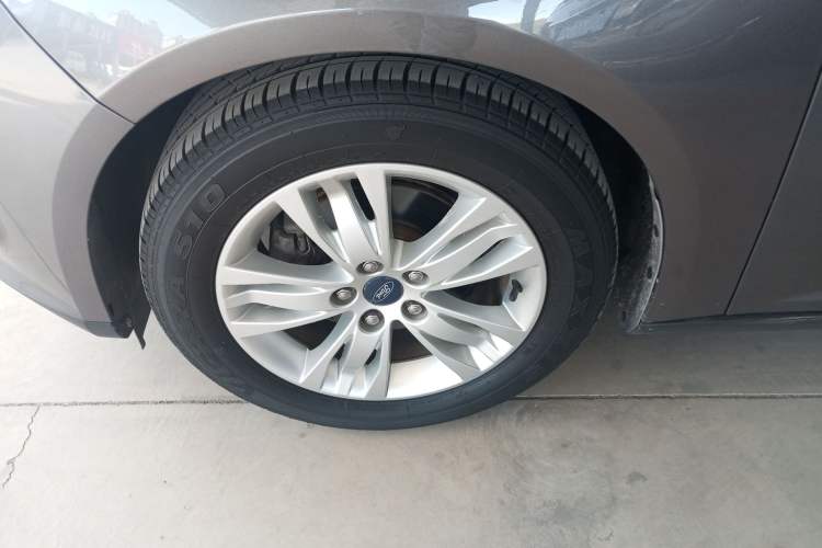 Used Ford Focus 2012 Sedan 1.6L Manual Comfort Model
