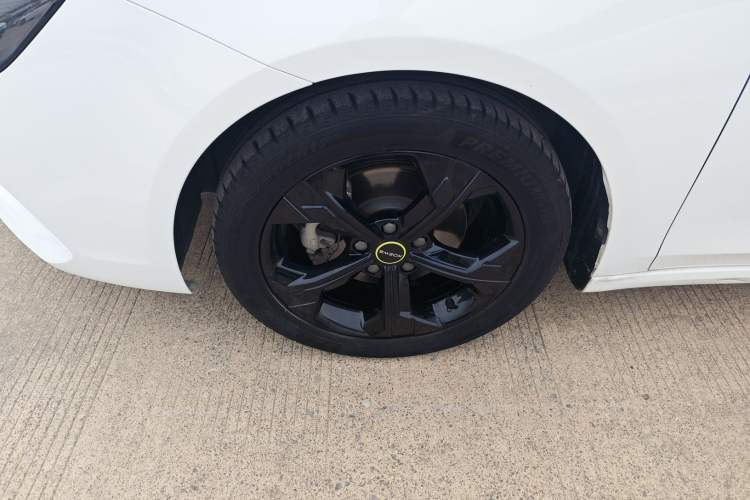 Used Roewe i6 MAX 2020 300TGI Automatic Cool & Stylish Skyroof Edition Left Front Wheel Hub