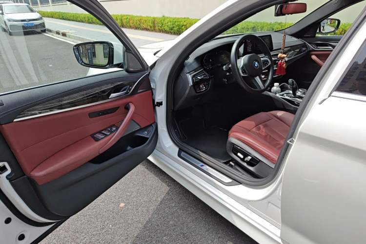 Used BMW 5 Series 2020 530Li Luxury Edition M Sport Package Driver Seat