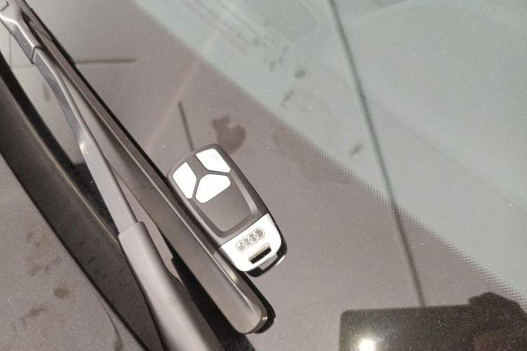 Used Audi Q5L 2022 40T Fashionable and Dynamic Model Vehicle Key