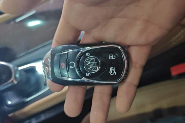 Used Buick LaCrosse 2018 28T Luxury Model Interior 1