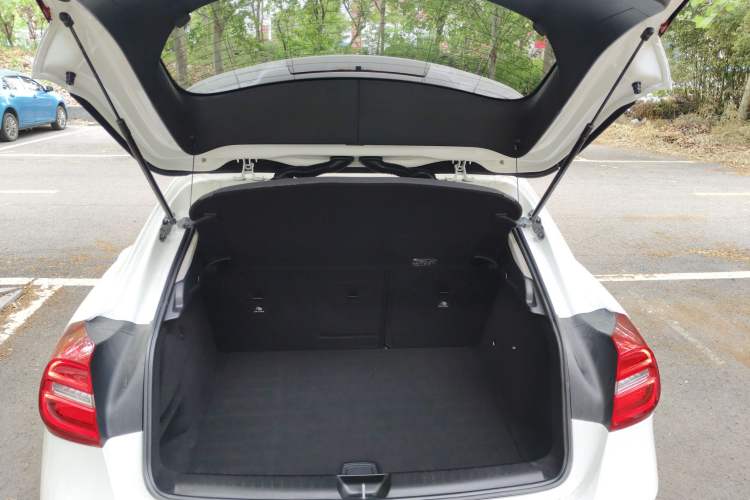 Used Mercedes-Benz GLA 2016 GLA 200 Fashion Model Trunk