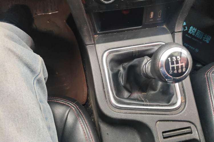 Used BAIC Weiwang M50F 2017 1.3T Luxury Model Gear Lever