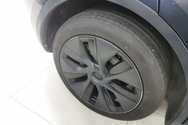 Used Tesla Model Y 2024 Rear-Wheel-Drive Version Right Rear Wheel Hub