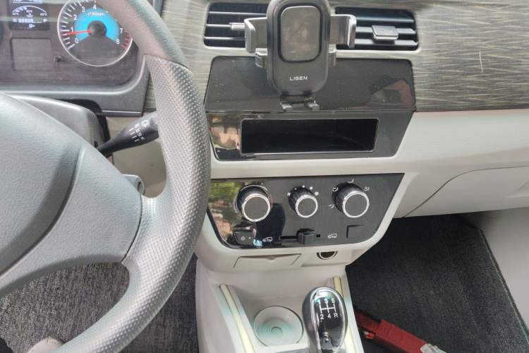 Used Jinbei Hiace X30 2023 1.5L Business-Grade Minibus 5/6/7-Seater Central Air Conditioning Version SWC15M