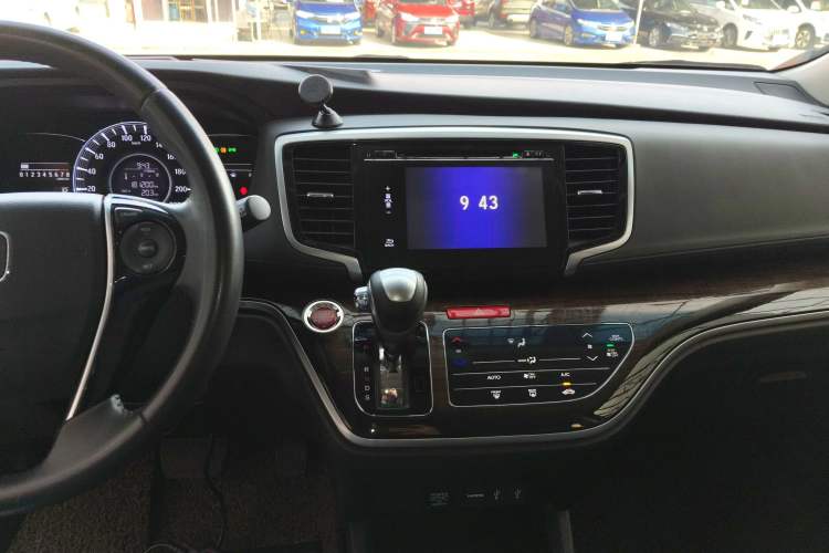 Used Honda Odyssey 2015 Updated Version 2.4L Smart Edition
