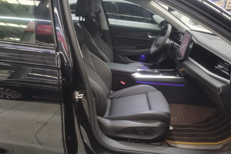 Used Volkswagen Passat 2025 Pro 380TSI Starry Dragon Edition
