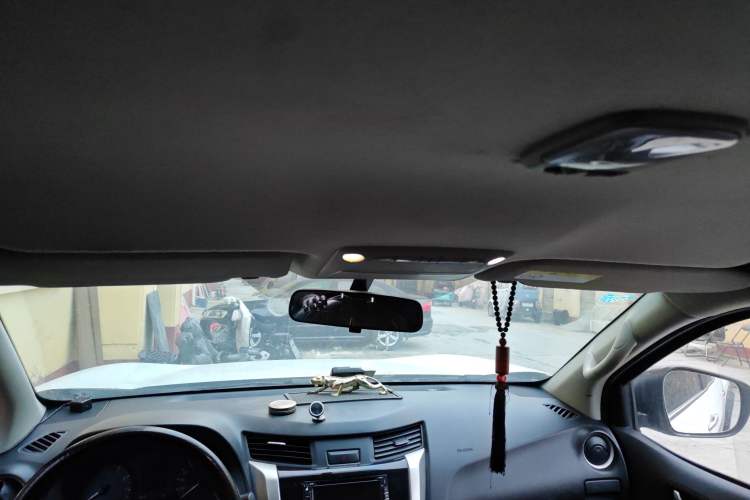 Used Nissan Navara 2017 2.5L Automatic 2WD Luxury Edition QR25