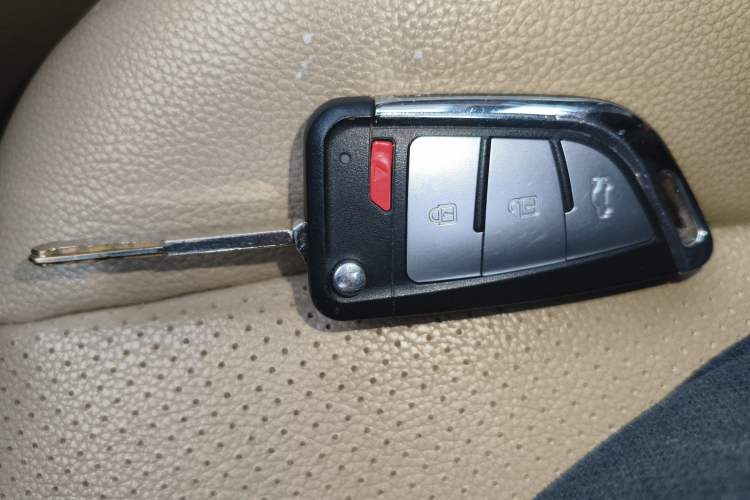 Used Haval H6 2012 2.4L Automatic Two-Wheel Drive Elite Version