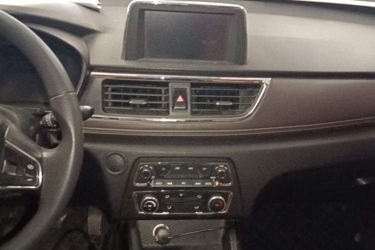 Used Dongfeng Fengon 370 2018 S370 1.5L Manual Luxury 5-Seater
