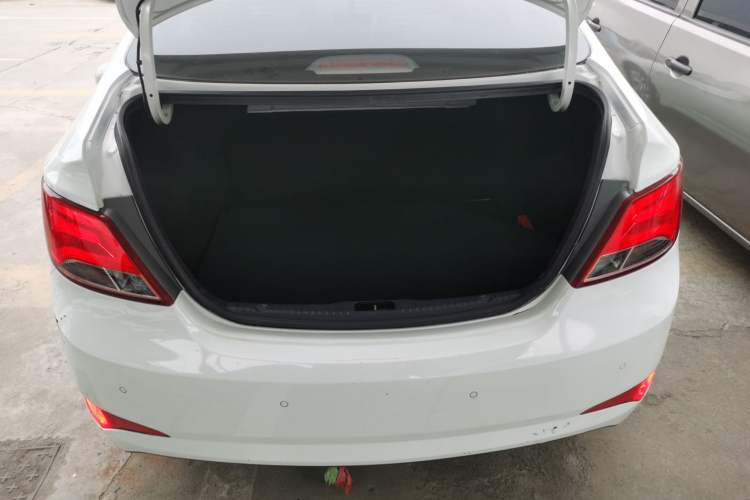 Used Hyundai Verna (older generation) 2014 1.4L Manual Smart GLS Trim