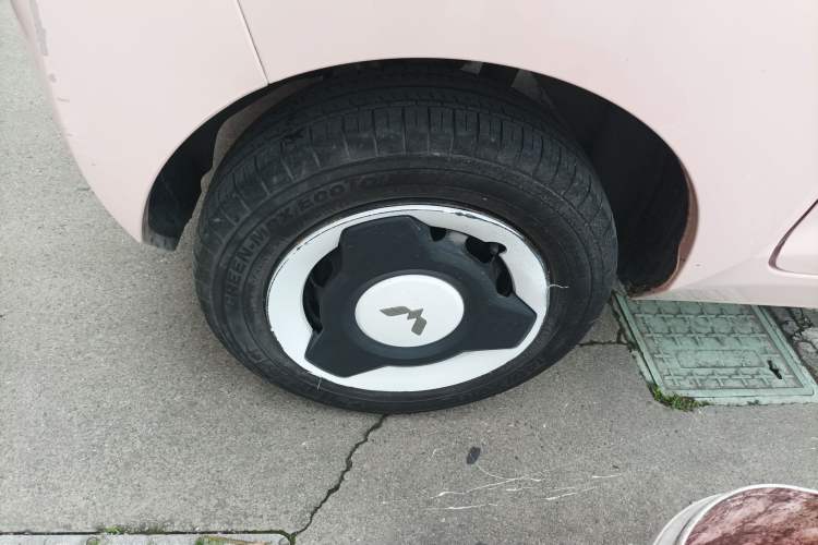 Used Wuling Hongguang MINIEV 2021 Macaron Premium Model – Lithium Iron Phosphate Right Rear Wheel Hub