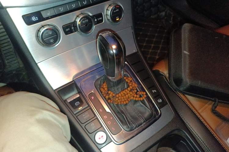 Used Volkswagen FAW-Volkswagen CC 2013 2.0 TSI Luxury Model Gear Lever