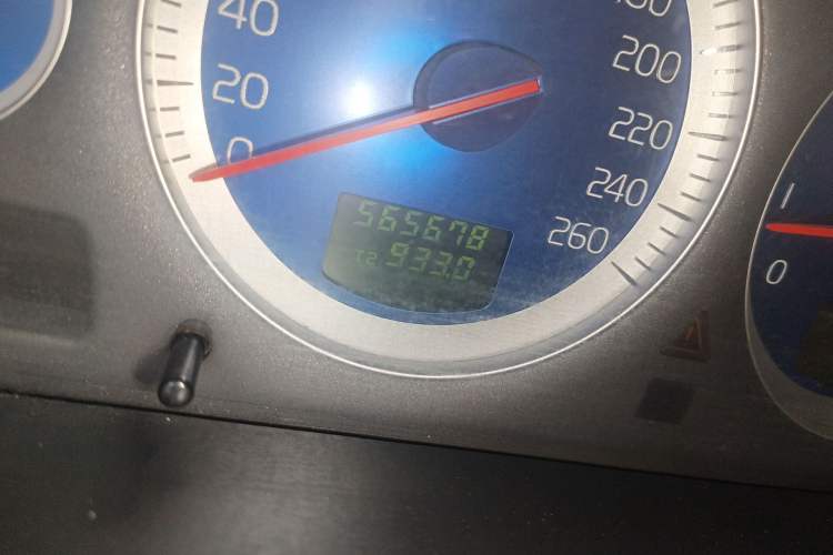 Used Volvo XC90 2011 2.5T R-Design Odometer Close Up