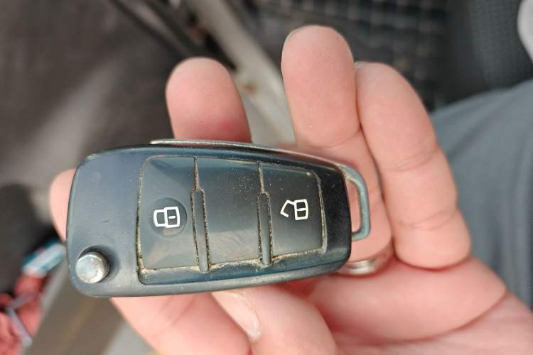 Used JAC Refine 2011 2.0L Shuttle Gasoline Comfort Edition HFC4GA3
