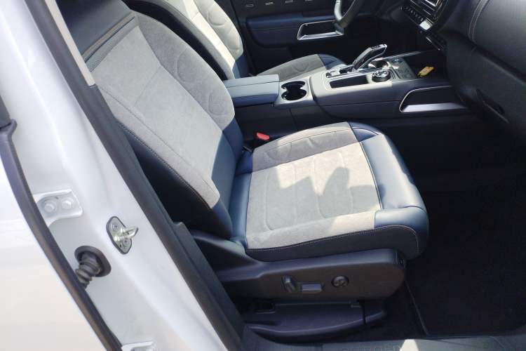 Used Citroen C5 AIRCROSS 2022 Peugeot 400THP Allure BEYOND Edition Right Front Seat