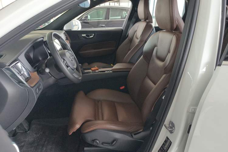 Used Volvo XC60 2021 T5 4x4 Smart Luxury Edition
