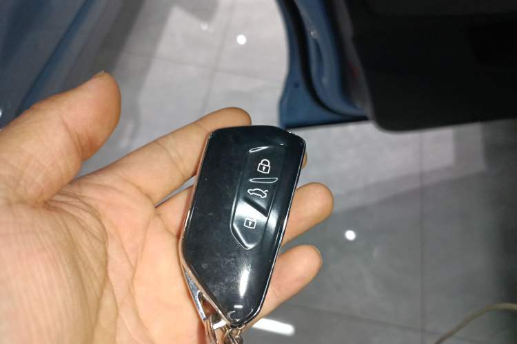 Used Volkswagen Tiguan L 2024 PRO 380TSI Four-Wheel Drive R-Line Prestige Edition Interior 1