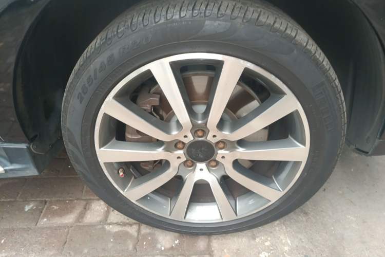 Used Mercedes-Benz M-Class 2010 ML 500 4MATIC Right Front Wheel Hub