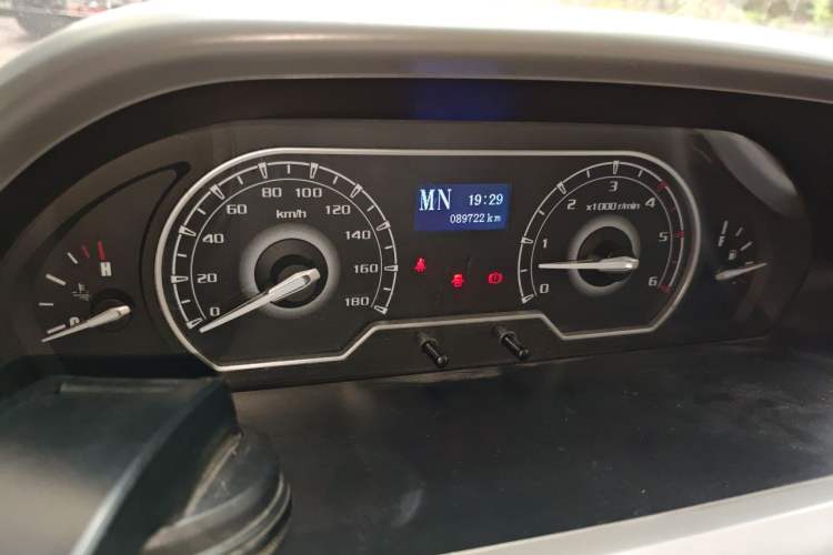 Used SAIC MAXUS Xintu V80 2019 2.0T Plus AMT Aoyuntong Short Wheelbase Ultra-Low Roof 5/6-Seater