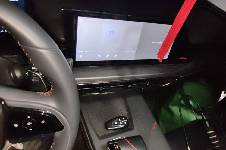 Used CHANGAN OSHAN Z6 2022 Blue Whale 1.5T DCT Smart Navigation Model
