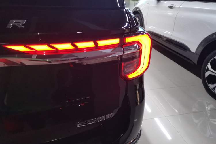 Used Ford Explorer 2023 EcoBoost 285 Four-Wheel Drive Titanium Edition 7-Seater Right Rear Taillight