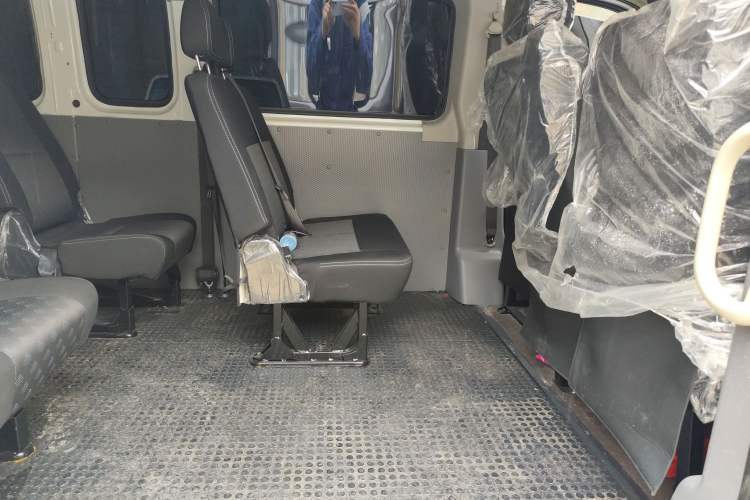 Used SAIC MAXUS Xintu V80 2024 Facelift Aoyuntong 6MT Long Wheelbase Mid-Top Version 147 Ps 10 Seats