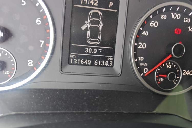 Used Volkswagen Tiguan 2010 1.8 TSI Automatic Two-Wheel Drive Urban Edition Odometer Close Up