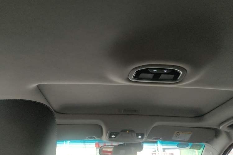 Used Geely Auto Emgrand 2019 Leading Edition 1.5L CVT Upward-Connected Model China VI Standard Headliner