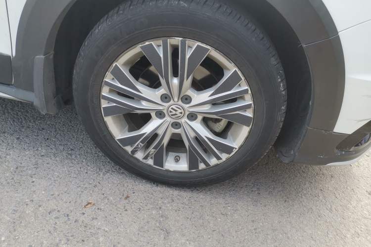 Used Volkswagen C-TREK 2017 1.6L Automatic Comfort Model Right Front Wheel Hub