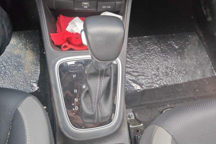 Used Kia kx1 Stonic 2021 1.4L CVT Sunroof Model Gear Lever