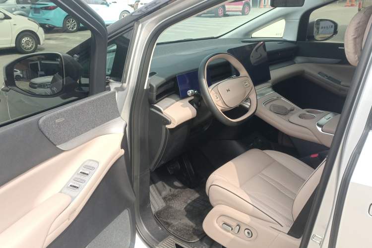 Used XPeng X9 2024 702 Ultra-Long Range Pro Driver Seat