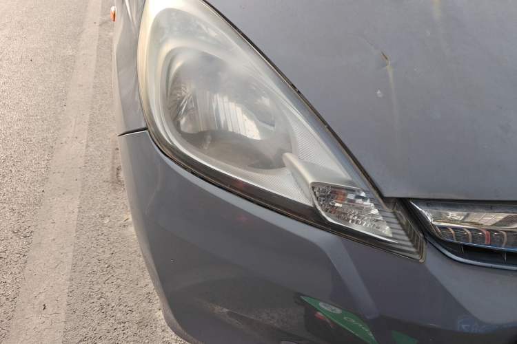 Used Honda Fit 2011 1.5L manual luxury version
