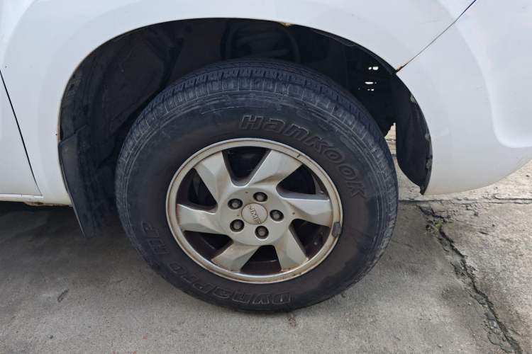 Used JMC Yuhu 7 2016 2.4L Two-Wheel Drive Luxury Version 4G69