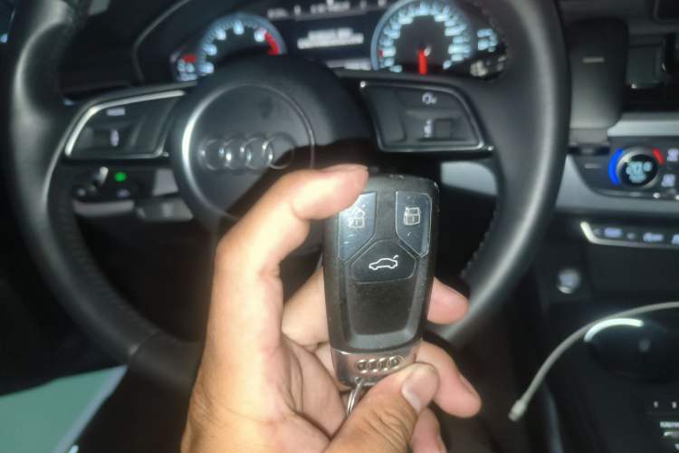 Used Audi A5 2017 Coupe 40 TFSI Fashion Model Vehicle Key