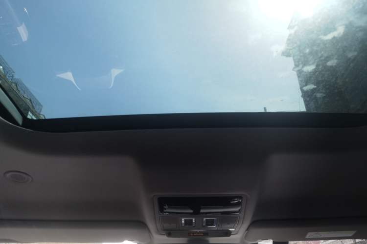 Used Land Rover Defender 2023 Facelift 110 3.0T P400 Dark Edition Headliner