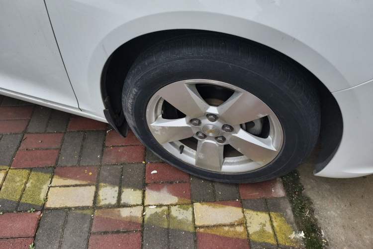 Used Chevrolet Malibu 2012 2.0L Automatic Luxury Edition Right Front Wheel Hub