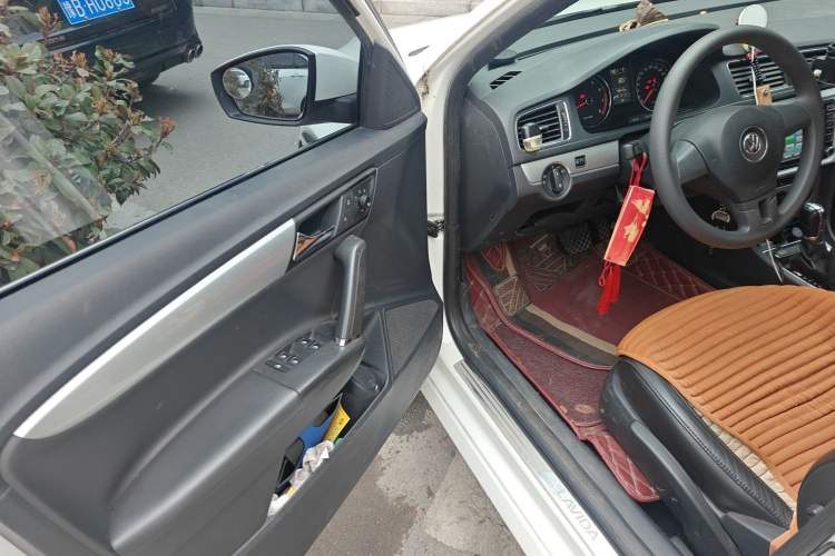 Used Volkswagen Gran Lavida 2014 1.6L Automatic Sport Edition
