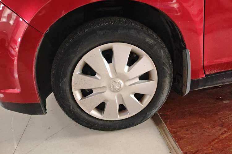 Used Venucia R50 2013 1.6L Automatic Fashion Edition
