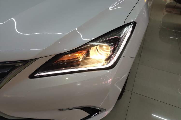 Used CHANGAN Eado 2018 1.6L GDI Automatic LingShang Model Left Front Headlight